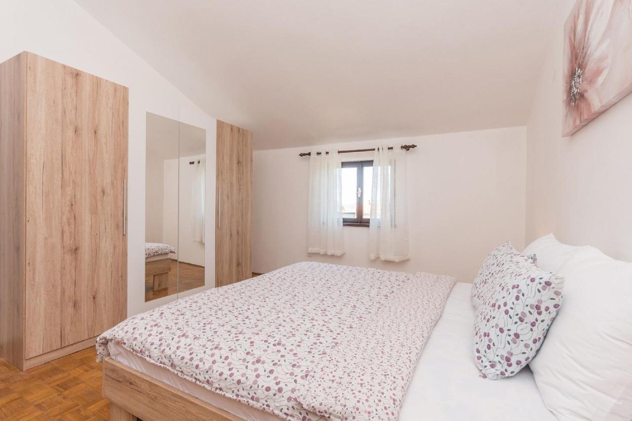 Apartment Lucija 비오그라드나모루 외부 사진