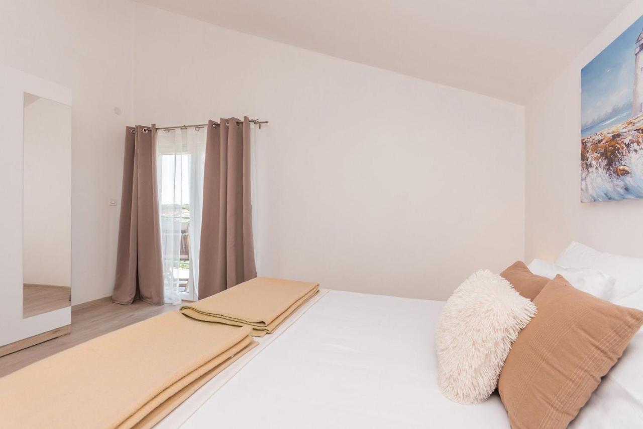 Apartment Lucija 비오그라드나모루 외부 사진