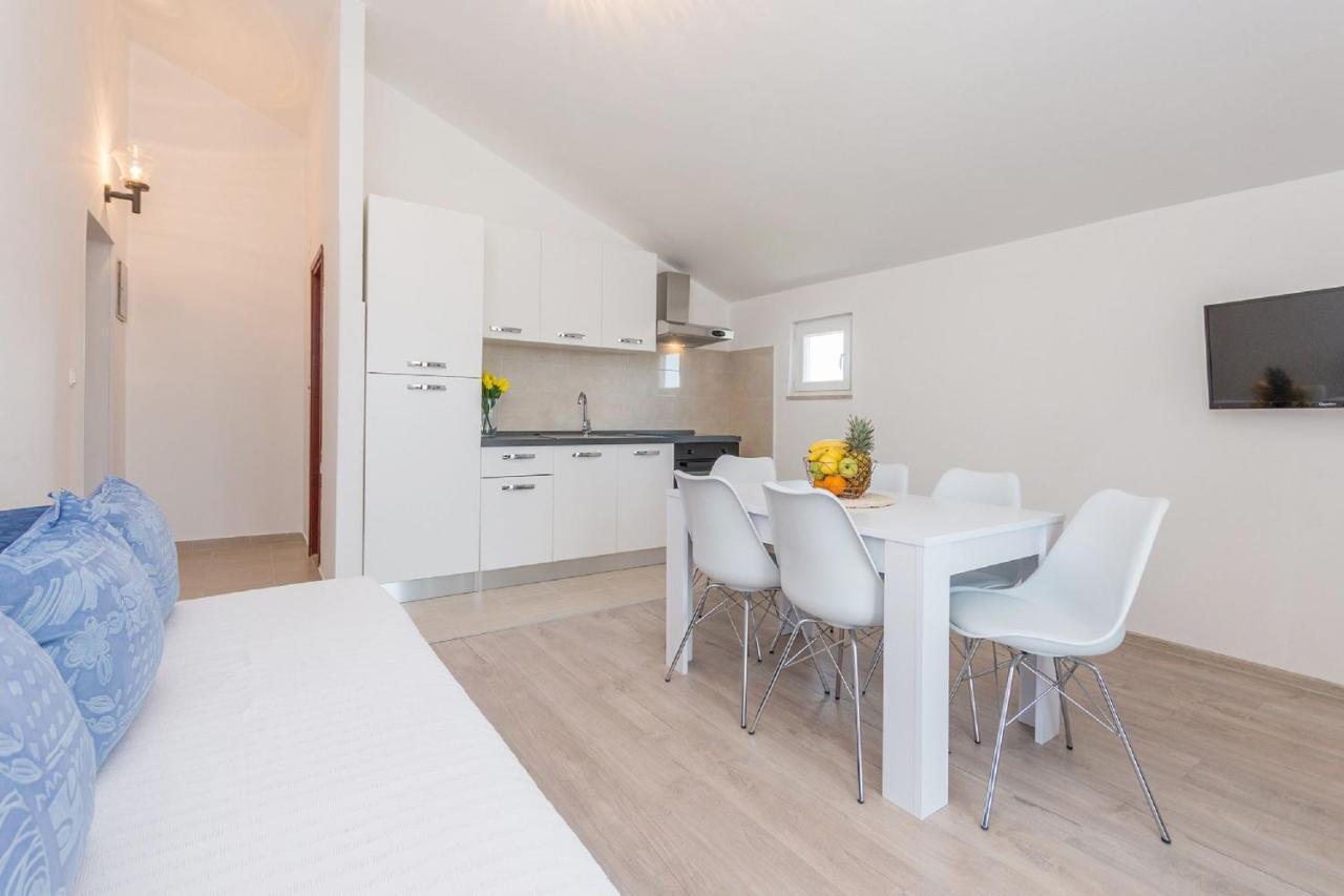 Apartment Lucija 비오그라드나모루 외부 사진